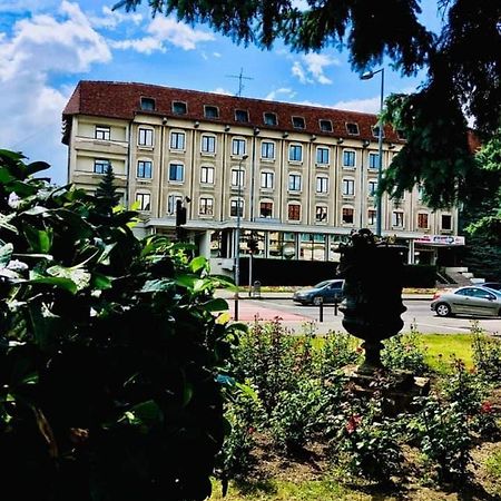 Hotel Muntenia Câmpina Exterior foto